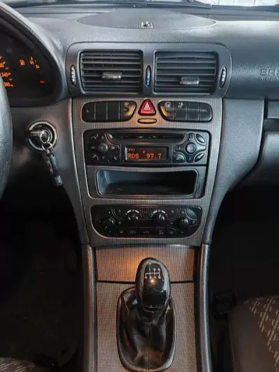 Mercedes-Benz C 220 2000 - 5750 EUR, 372700 km - AUTO.MOTO.pt - 372700km - foto 37 de 60