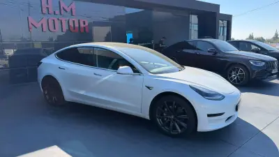 Tesla Model 3 2020 - 25500 EUR, 118000 km - foto 2 de 12