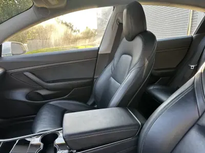 Tesla Model 3 2019 - 24900 EUR, 170000 km - 170000km - foto 24 de 49