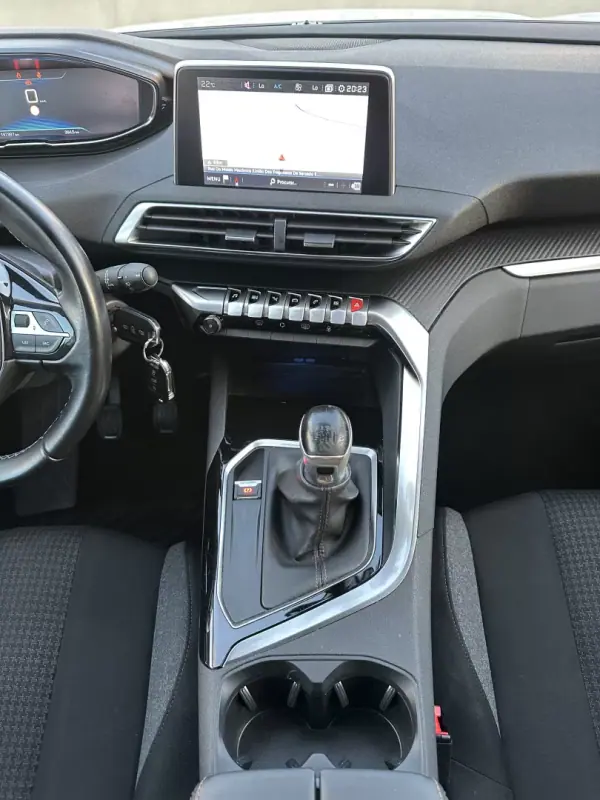 Peugeot 3008 2019 - 13900 EUR, 190000 km - AUTO.MOTO.pt - 190000km - foto 57 de 59
