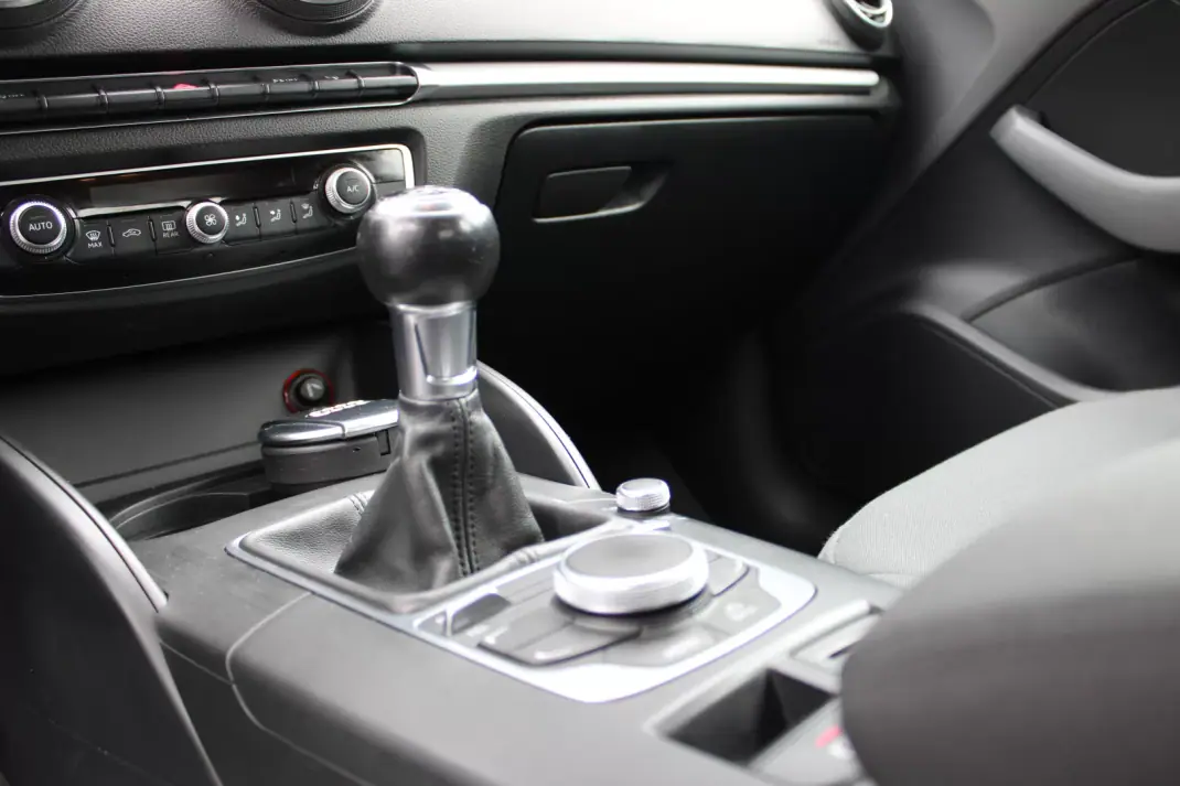 Audi A3 Sportback 2014 - 10900 EUR, 183539 km - AUTO.MOTO.pt - 183539km - foto 11 de 19