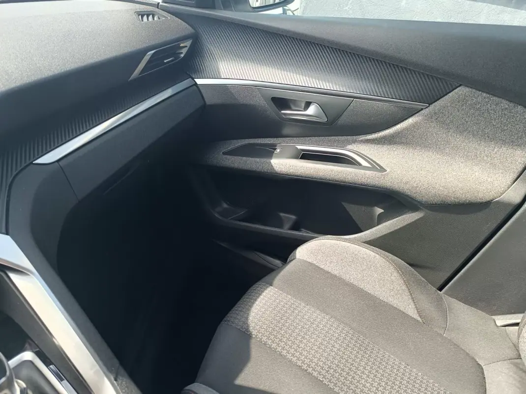 Peugeot 5008 2019 - 14900 EUR, 203649 km - AUTO.MOTO.pt - 203649km - foto 19 de 34