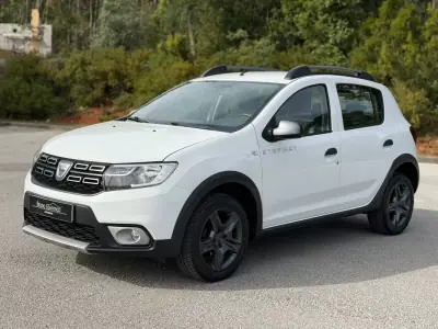 Dacia Sandero 2017 - 9900 EUR, 103200 km - AUTO.MOTO.pt - 103200km - foto 2 de 24