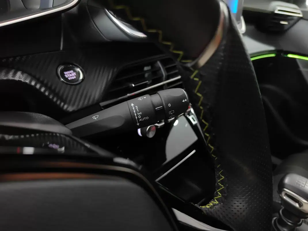 Peugeot 2008 2020 - 15990 EUR, 67000 km - AUTO.MOTO.pt - 67000km - foto 52 de 61