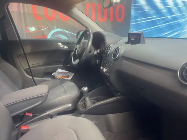 Audi A1 Sportback 2018 - 15750 EUR, 80000 km - AUTO.MOTO.pt - 80000km - foto 35 de 48