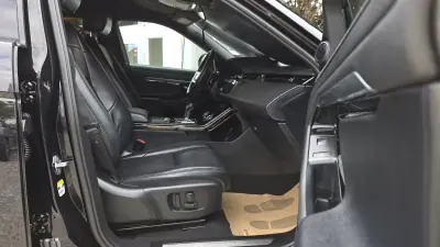 Land Rover Range Rover Evoque 2023 - 34500 EUR, 40100 km - AUTO.MOTO.pt - 40100km - foto 17 de 27