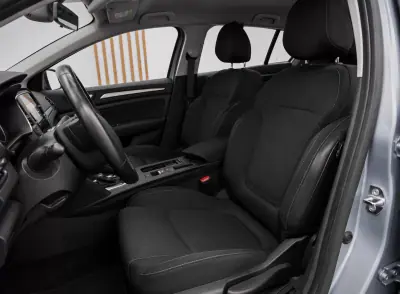Renault Mégane E-Tech 2021 - 20960 EUR, 74026 km - AUTO.MOTO.pt - 74026km - foto 9 de 12