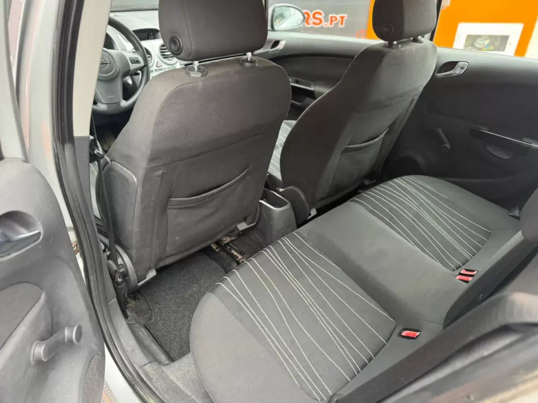 Opel Corsa 2010 - 3900 EUR, 271376 km - AUTO.MOTO.pt - 271376km - foto 9 de 10