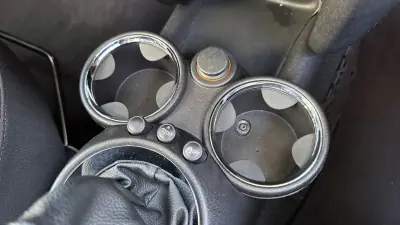 MINI Cooper 2012 - 10500 EUR, 210000 km - AUTO.MOTO.pt - 210000km - foto 37 de 40