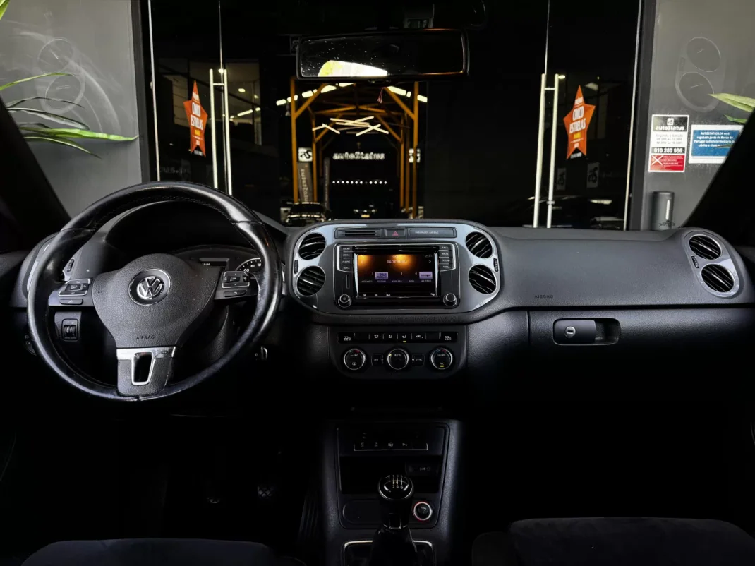 Volkswagen Tiguan 2016 - 16990 EUR, 190300 km - AUTO.MOTO.pt - 190300km - foto 17 de 34