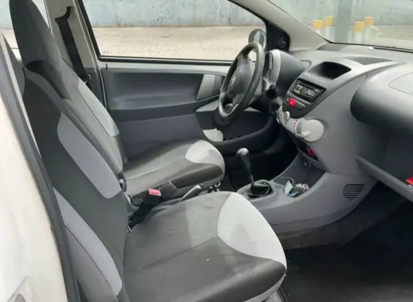 Citroën C1 2011 - 4500 EUR, 152709 km - AUTO.MOTO.pt - 152709km - foto 2 de 3