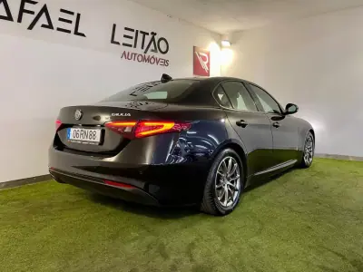 Alfa Romeo Giulia 2016 - 17750 EUR, 153000 km - AUTO.MOTO.pt - 153000km - foto 7 de 36