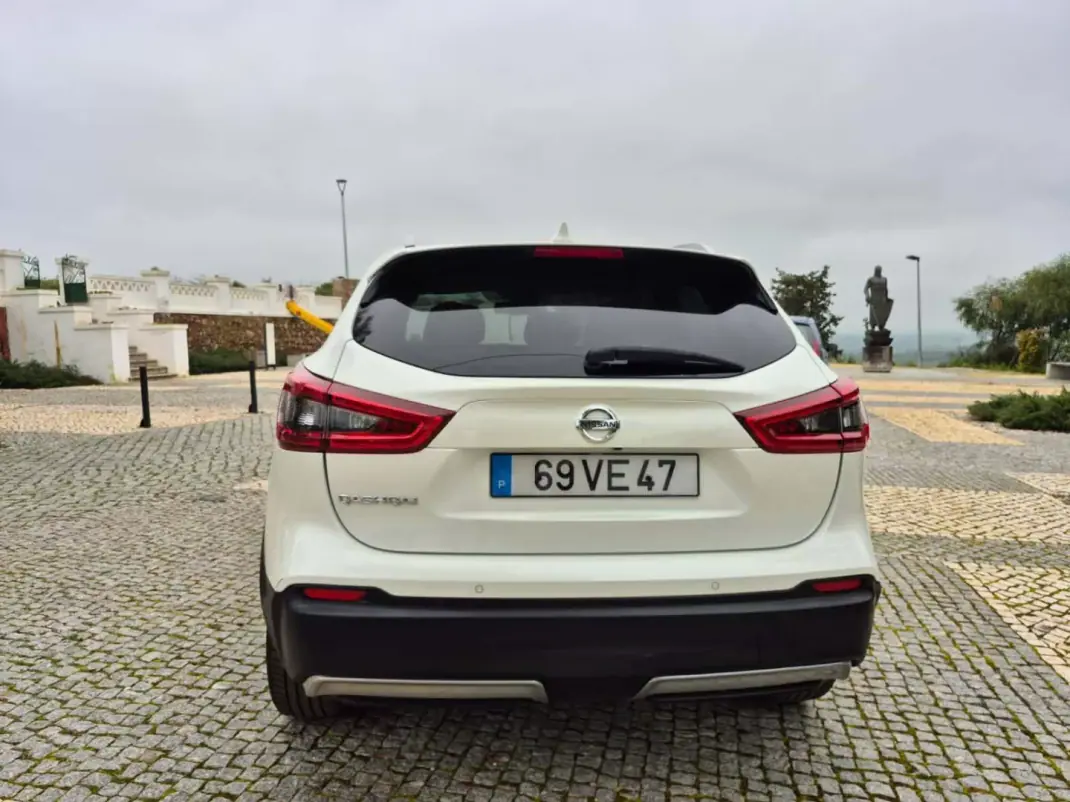 Nissan Qashqai 2018 - 18900 EUR, 96850 km - 96850km - foto 5 de 21