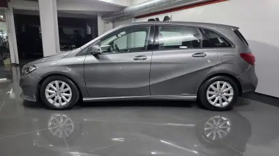 Mercedes-Benz B 180 2017 - 15990 EUR, 120000 km - AUTO.MOTO.pt - 120000km - foto 2 de 27