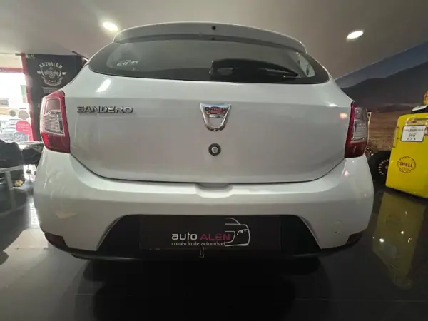 Dacia Sandero 2015 - 8500 EUR, 58577 km - 58577km - foto 6 de 19