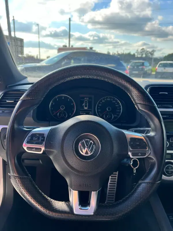 Volkswagen Scirocco 2009 - 12500 EUR, 167538 km - AUTO.MOTO.pt - 167538km - foto 10 de 13