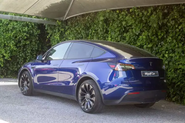 Tesla Model Y 2021 - 32500 EUR, 97400 km - AUTO.MOTO.pt - 97400km - foto 10 de 17