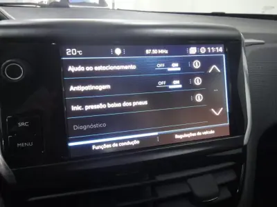 Peugeot 208 2018 - 8900 EUR, 82000 km - AUTO.MOTO.pt - 82000km - foto 21 de 23
