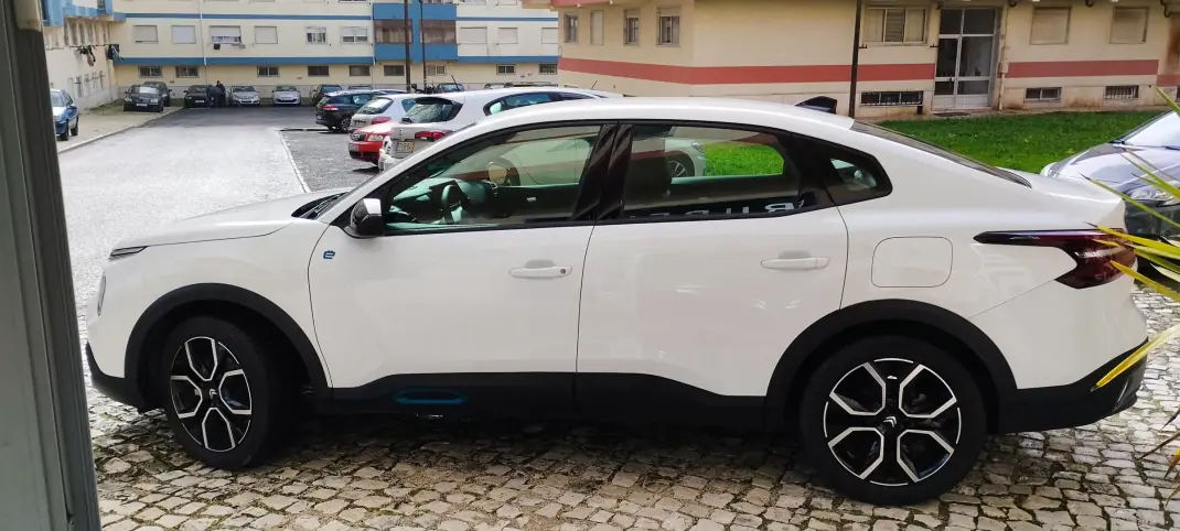 Citroën e-C4 X 2023 - 22500 EUR, 9760 km - AUTO.MOTO.pt - 9760km - foto 7 de 29
