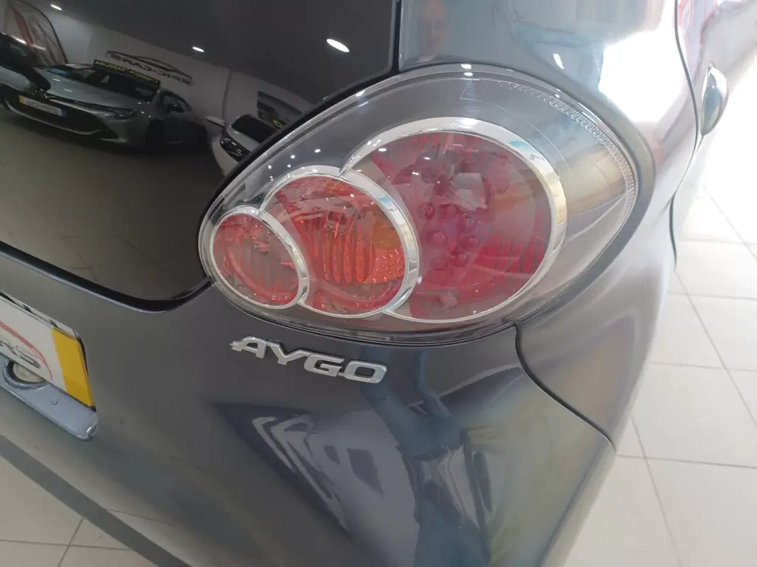 Toyota Aygo 2011 - 6790 EUR, 110561 km - AUTO.MOTO.pt - 110561km - foto 26 de 33