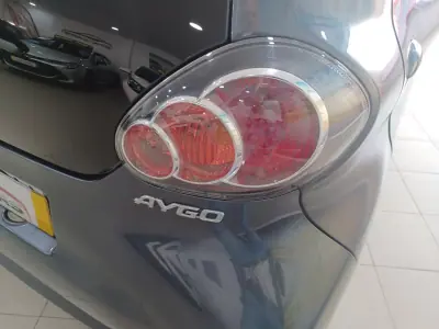Toyota Aygo 2011 - 6790 EUR, 110561 km - AUTO.MOTO.pt - 110561km - foto 26 de 33