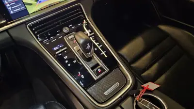 Porsche Panamera Sport Turismo 2018 - 71900 EUR, 135500 km - AUTO.MOTO.pt - 135500km - foto 42 de 49