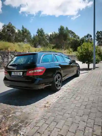 Mercedes-Benz E 220 2010 - 10490 EUR, 240000 km - AUTO.MOTO.pt - 240000km - foto 4 de 6