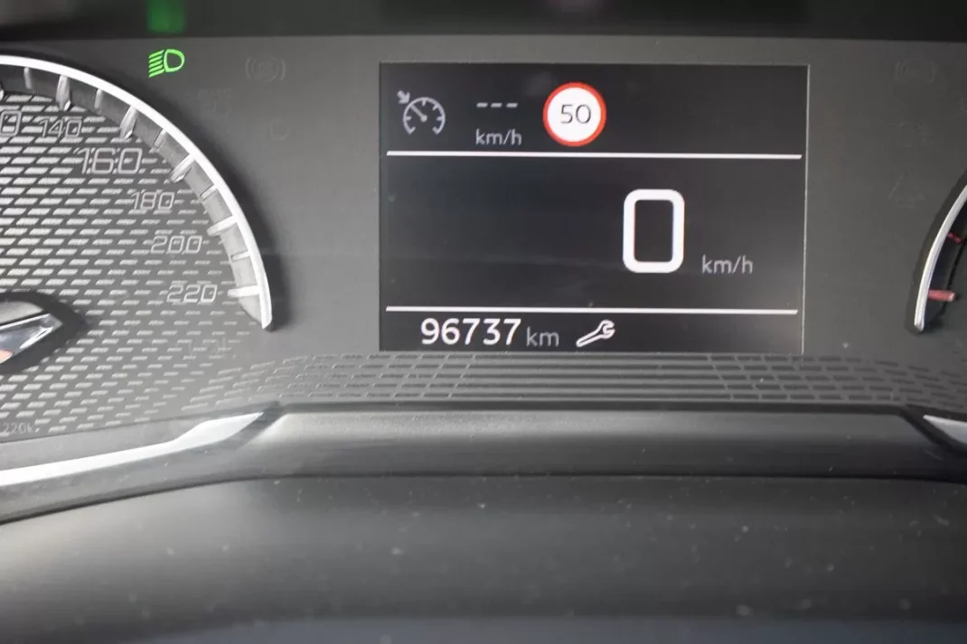 Peugeot 208 2023 - 16999 EUR, 96737 km - AUTO.MOTO.pt - 96737km - foto 29 de 34