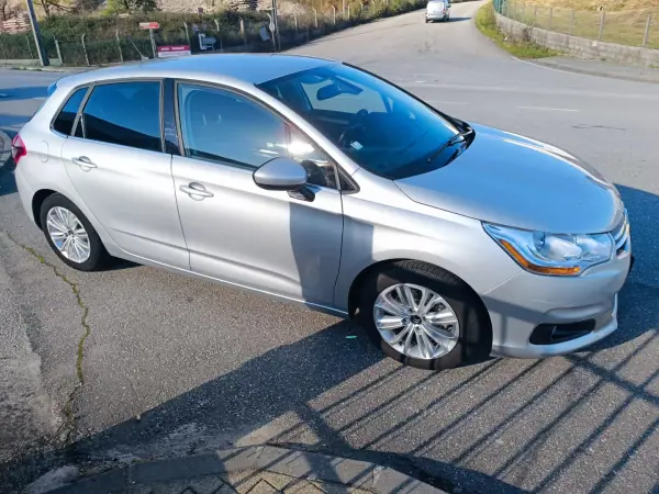 Citroën C4 2015 - 10500 EUR, 53000 km - AUTO.MOTO.pt - 53000km - foto 18 de 37
