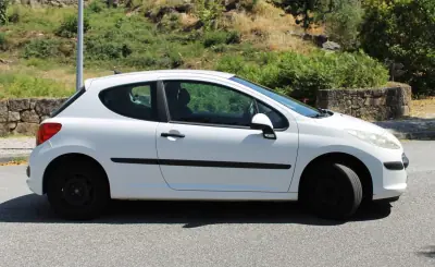 Peugeot 207 2007 - 4750 EUR, 156000 km - AUTO.MOTO.pt - 156000km - foto 5 de 23