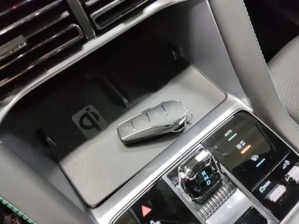 BYD Seal U 2025 - 35990 EUR, 12614 km - AUTO.MOTO.pt - 12614km - foto 10 de 11