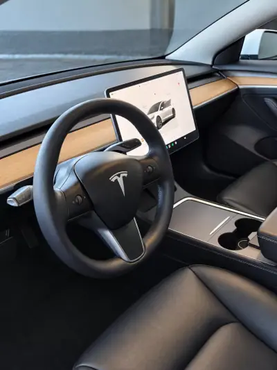Tesla Model 3 2023 - 35490 EUR, 85014 km - 85014km - foto 24 de 24
