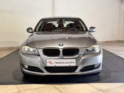 BMW 318 2009 - 10900 EUR, 110942 km - AUTO.MOTO.pt - 110942km - foto 2 de 25
