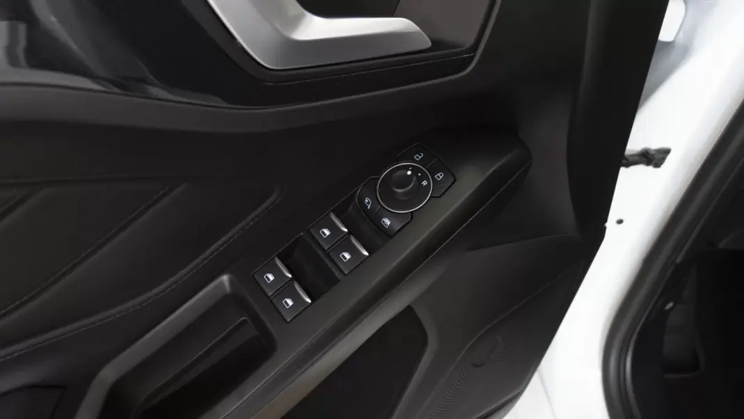 Ford Focus 2024 - 21450 EUR, 49000 km - AUTO.MOTO.pt - 49000km - foto 21 de 36