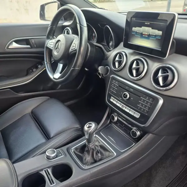 Mercedes-Benz CLA 180 2017 - 18950 EUR, 184855 km - AUTO.MOTO.pt - 184855km - foto 21 de 24