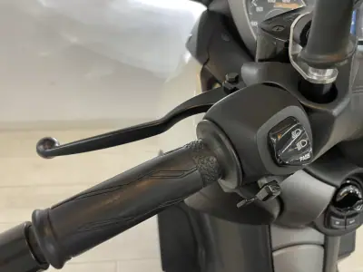 Yamaha XMAX 2017 - 3950 EUR, 9400 km - 9400km - foto 7 de 19