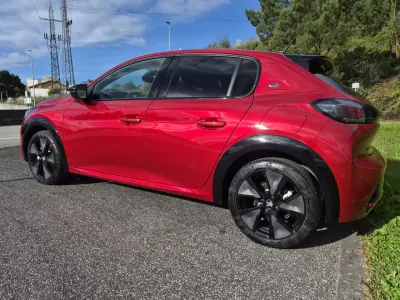 Peugeot e-208 2022 - 18999 EUR, 14864 km - AUTO.MOTO.pt - 14864km - foto 6 de 38