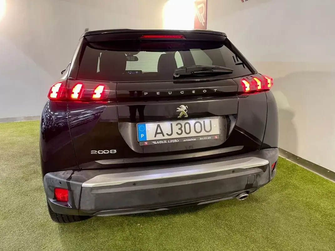 Peugeot 2008 2021 - 16350 EUR, 182000 km - AUTO.MOTO.pt - 182000km - foto 7 de 32