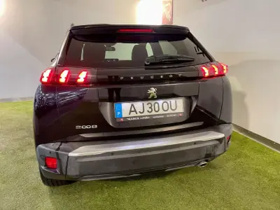 Peugeot 2008 2021 - 16350 EUR, 182000 km - AUTO.MOTO.pt - 182000km - foto 7 de 32