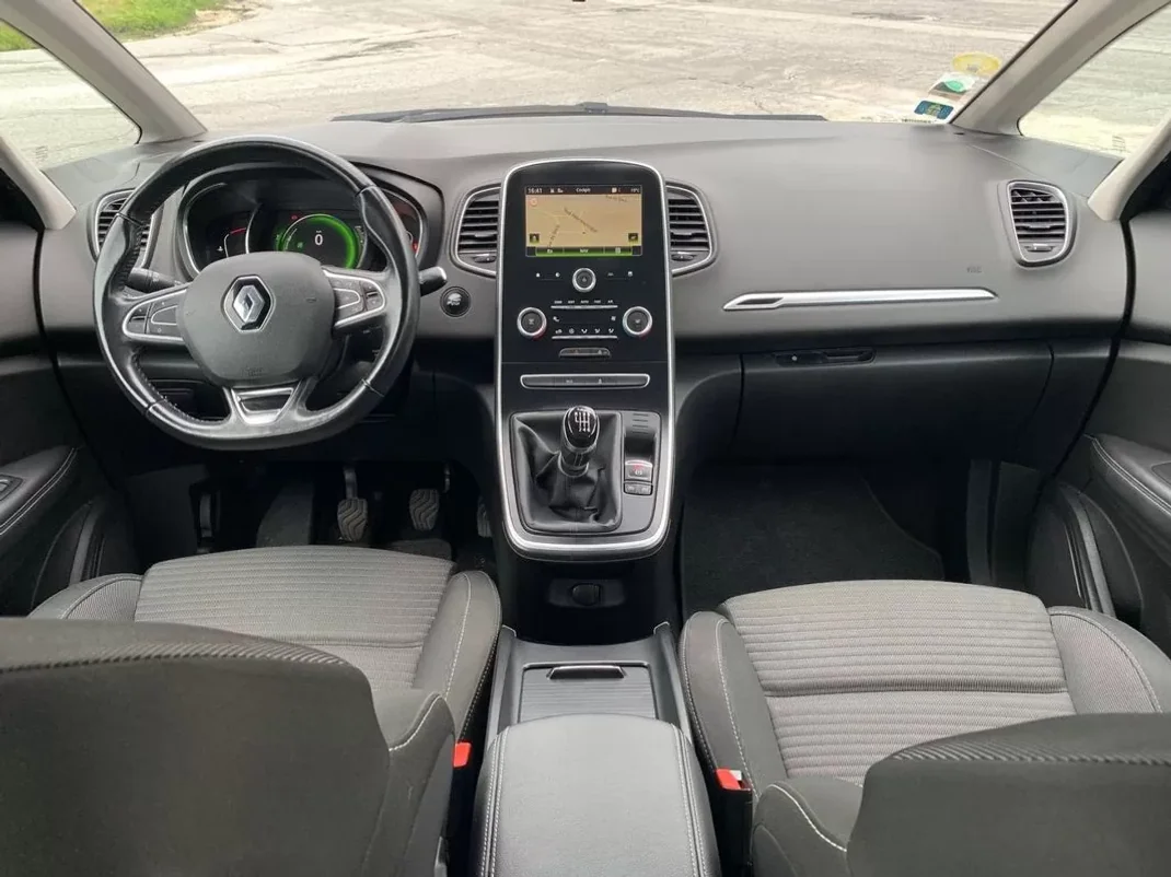 Renault Grand Scénic 2017 - 14900 EUR, 171000 km - AUTO.MOTO.pt - 171000km - foto 7 de 14