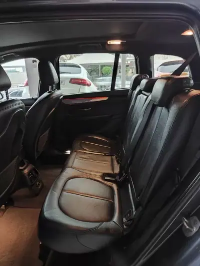 BMW 218 Gran Tourer 2015 - 17250 EUR, 190800 km - AUTO.MOTO.pt - 190800km - foto 12 de 35