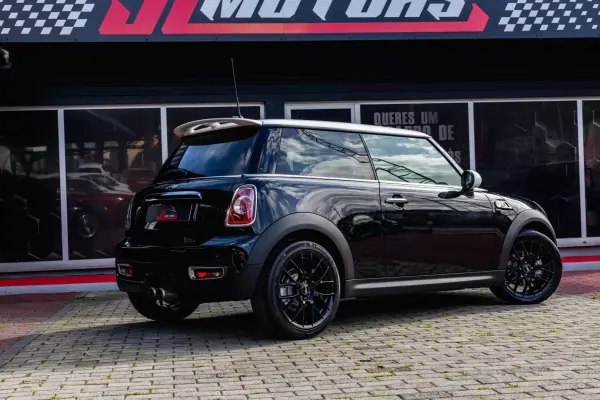 MINI Cooper 2011 - 12950 EUR, 230000 km - AUTO.MOTO.pt - 230000km - foto 12 de 20