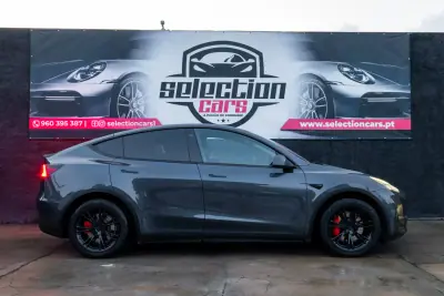 Tesla Model Y 2023 - 37900 EUR, 45000 km - AUTO.MOTO.pt - 45000km - foto 2 de 18