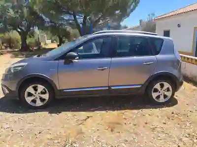 Renault Scénic 2014 - 4750 EUR, 167528 km - AUTO.MOTO.pt - 167528km - foto 11 de 11