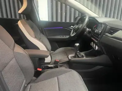 Renault Captur 2021 - 21740 EUR, 15182 km - AUTO.MOTO.pt - 15182km - foto 16 de 27
