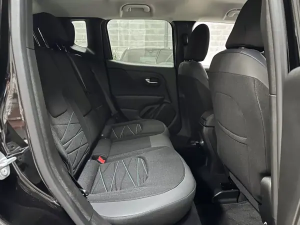 Jeep Renegade 2022 - 23950 EUR, 10796 km - AUTO.MOTO.pt - 10796km - foto 36 de 37
