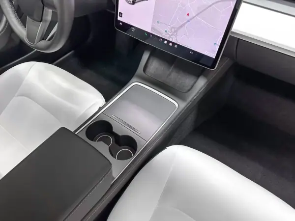Tesla Model 3 2021 - 27950 EUR, 49088 km - AUTO.MOTO.pt - 49088km - foto 44 de 59