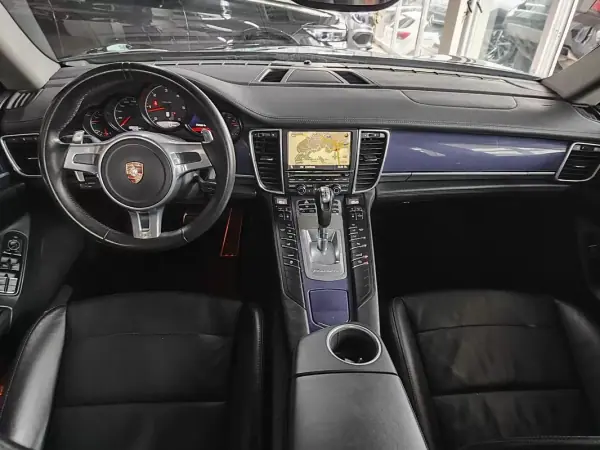 Porsche Panamera 2011 - 37500 EUR, 129500 km - AUTO.MOTO.pt - 129500km - foto 37 de 38