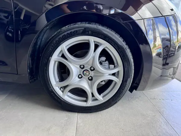 Alfa Romeo MiTo 2011 - 7900 EUR, 188092 km - AUTO.MOTO.pt - 188092km - foto 3 de 21