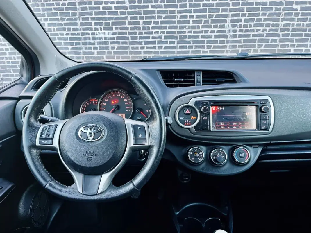 Toyota Yaris 2014 - 9990 EUR, 157000 km - 157000km - foto 8 de 14